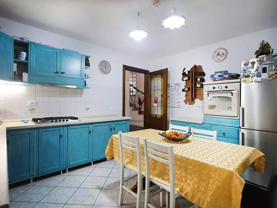 Immagine 9 di Villa in vendita  a Cascina