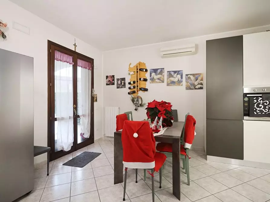 Immagine 8 di Villa in vendita  a Cascina