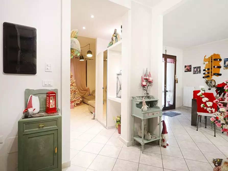 Immagine 4 di Villa in vendita  a Cascina