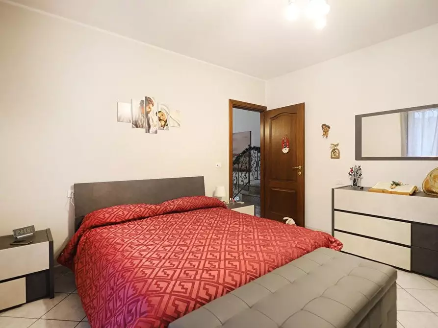 Immagine 16 di Villa in vendita  a Cascina