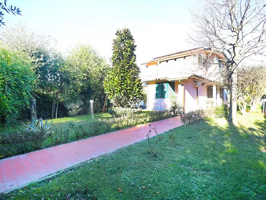 Immagine 30 di Villa in vendita  a Cascina