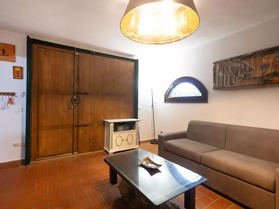 Immagine 11 di Villa in vendita  a Cascina