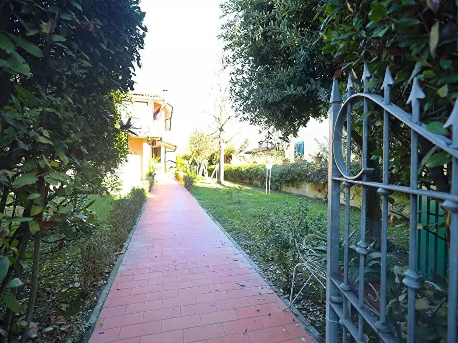 Immagine 32 di Villa in vendita  a Cascina