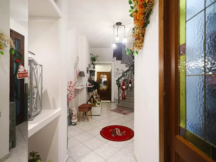 Immagine 5 di Villa in vendita  a Cascina