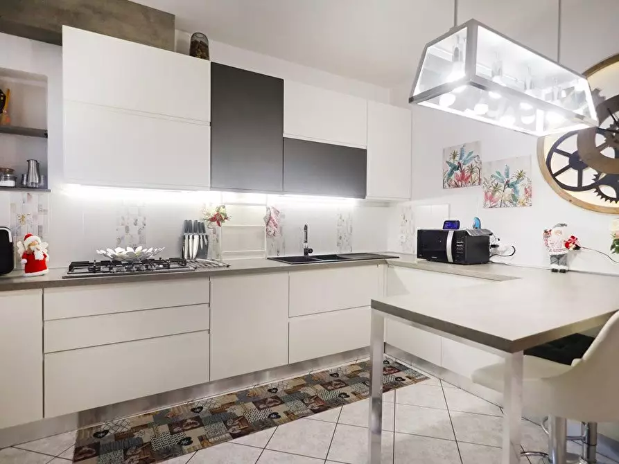 Immagine 6 di Villa in vendita  a Cascina