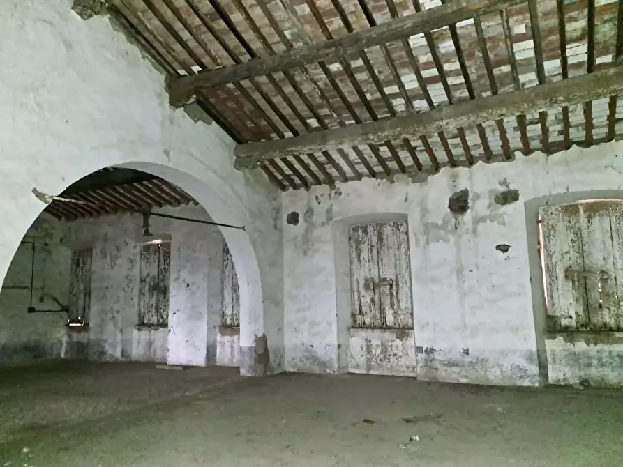 Immagine 9 di Palazzo in vendita  a Peccioli