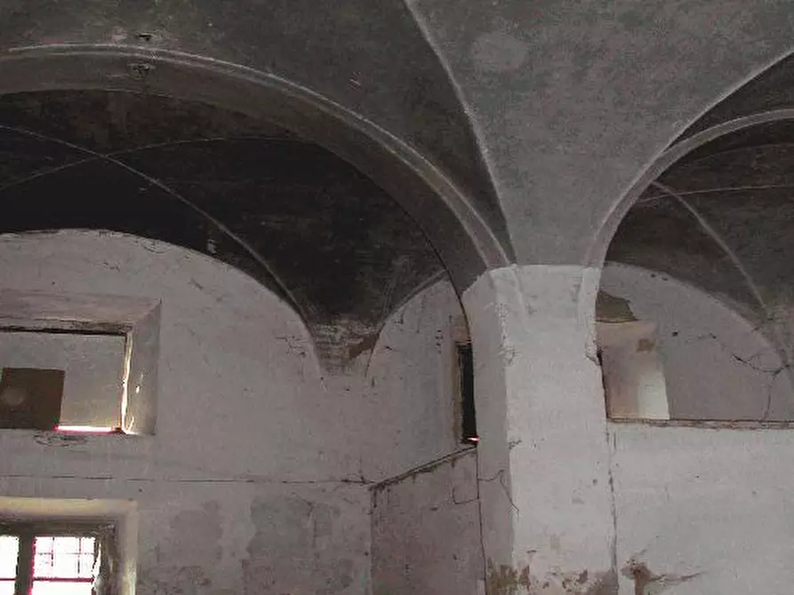 Immagine 4 di Palazzo in vendita  a Peccioli