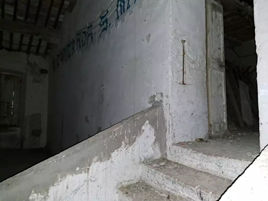 Immagine 7 di Palazzo in vendita  a Peccioli