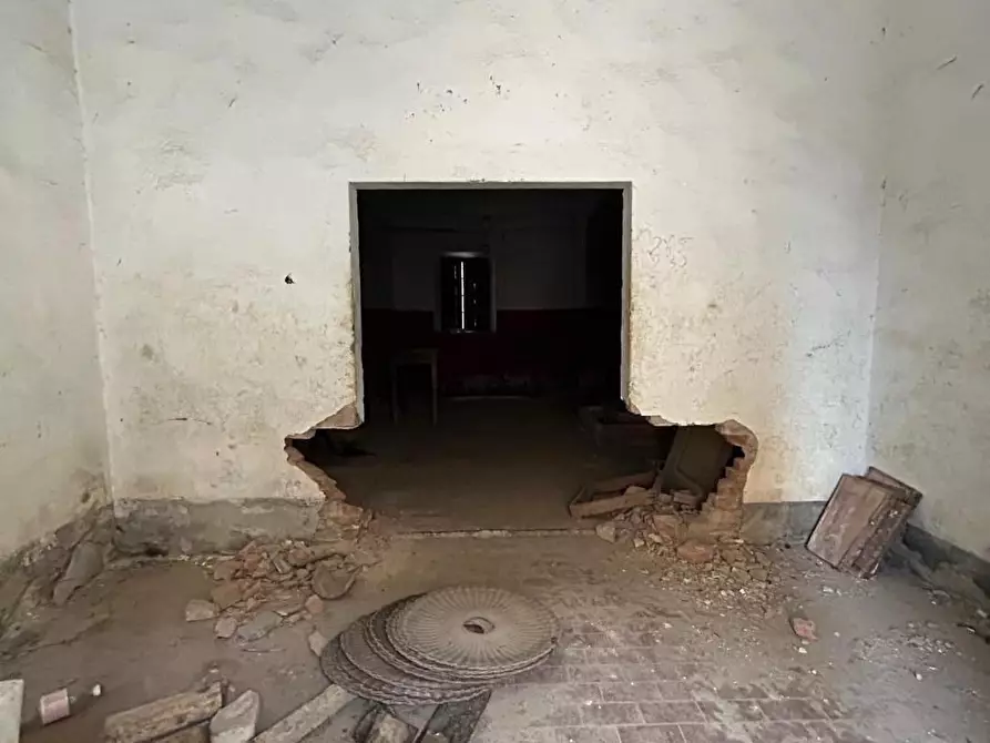 Immagine 12 di Palazzo in vendita  a Peccioli