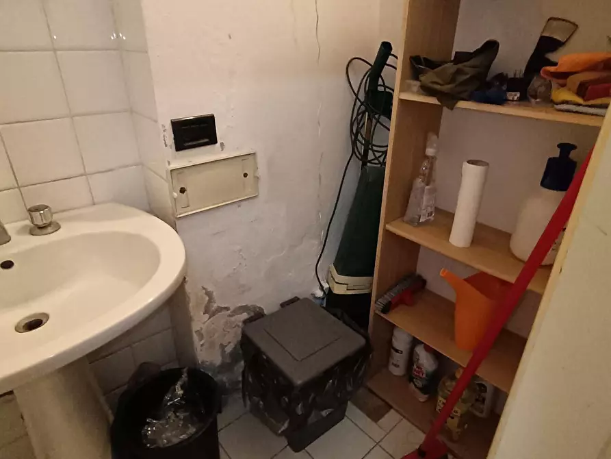 Immagine 12 di Magazzino in affitto  a Empoli