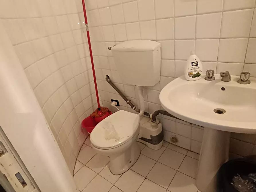 Immagine 11 di Magazzino in affitto  a Empoli