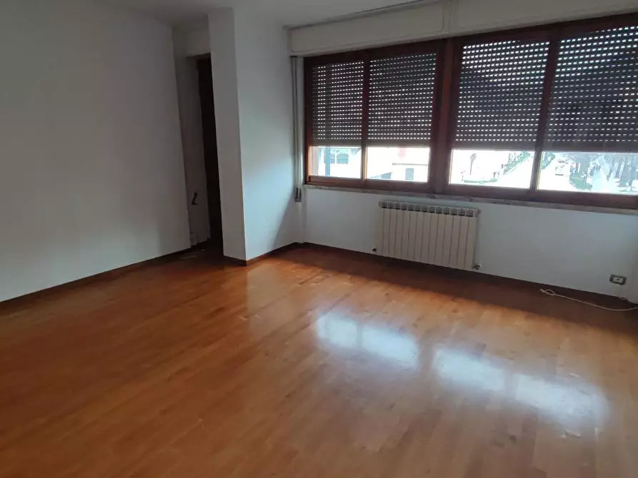 Immagine 11 di Appartamento in vendita  a Massa