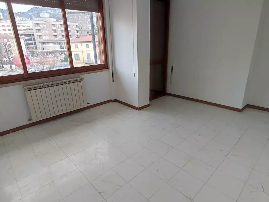 Immagine 9 di Appartamento in vendita  a Massa