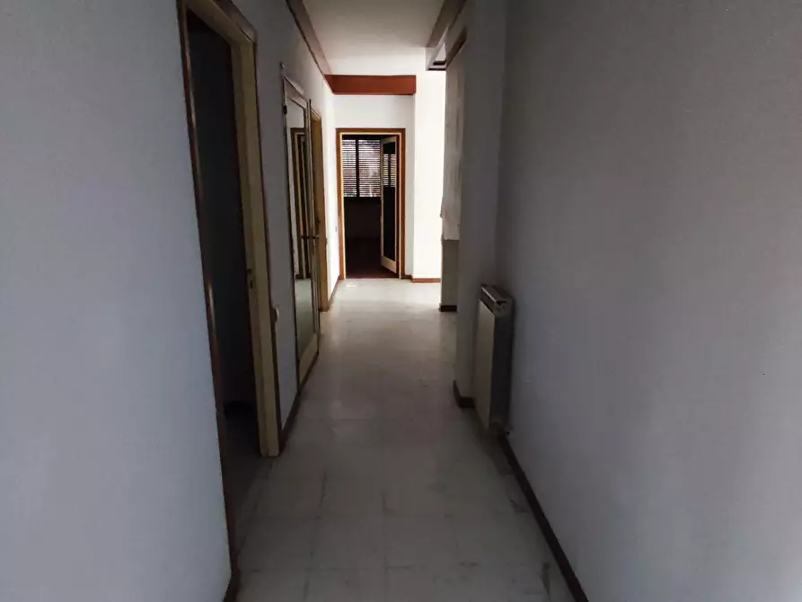 Immagine 4 di Appartamento in vendita  a Massa