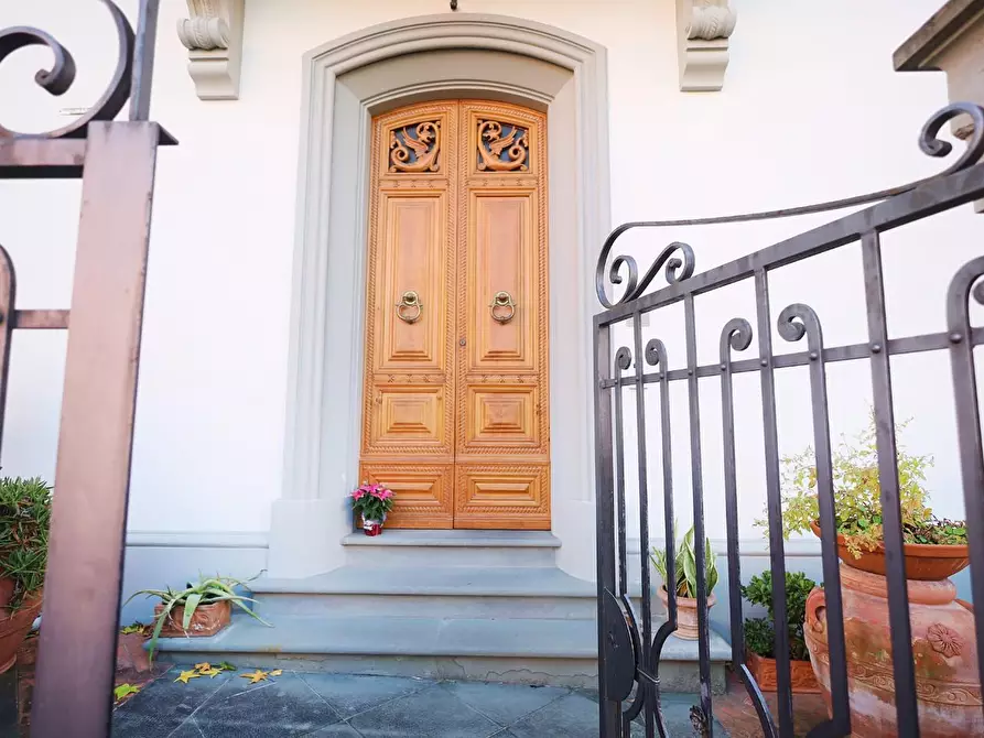 Immagine 2 di Villa in vendita  a Vinci