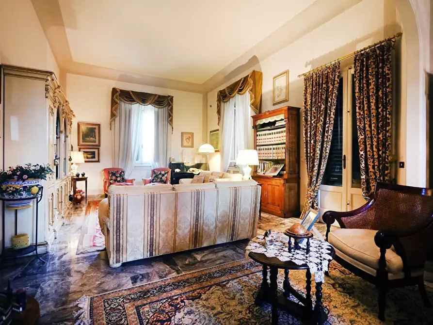 Immagine 11 di Villa in vendita  a Vinci