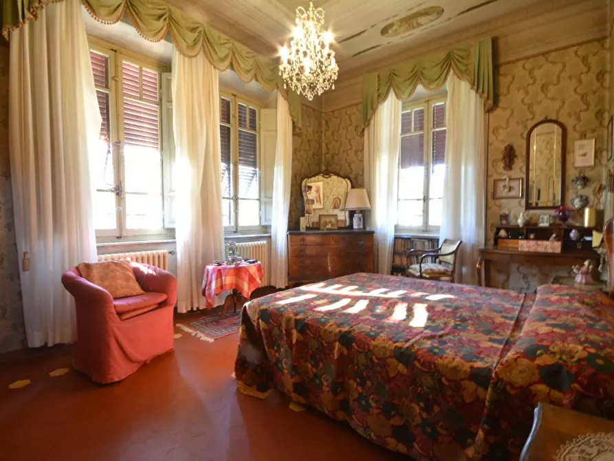 Immagine 11 di Villa in vendita  a Lucca
