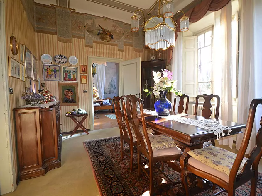 Immagine 3 di Villa in vendita  a Lucca