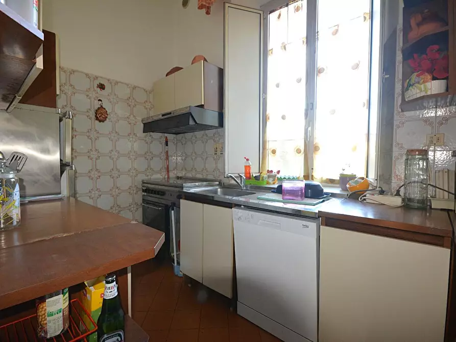 Immagine 5 di Villa in vendita  a Lucca