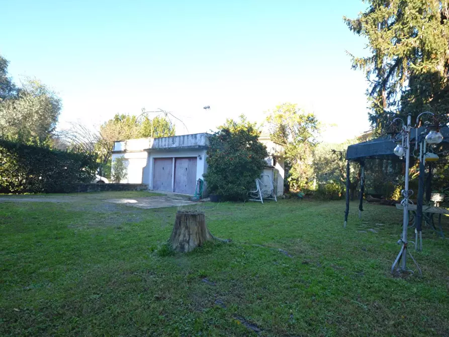 Immagine 27 di Villa in vendita  a Lucca