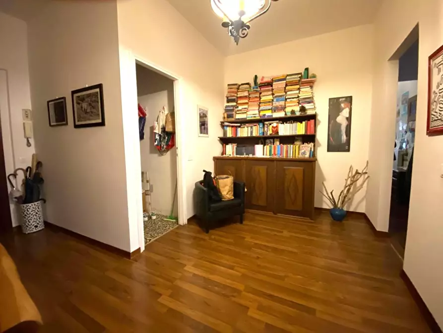 Immagine 2 di Appartamento in vendita  a Massa