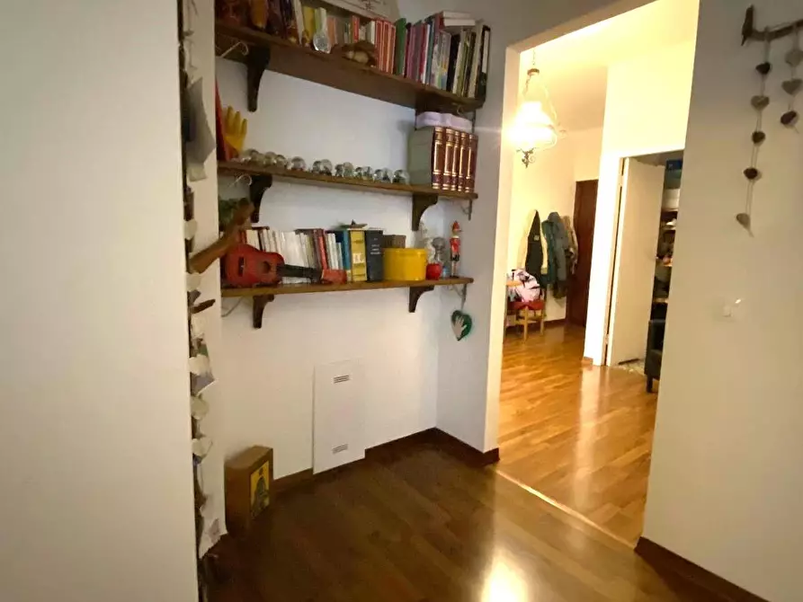 Immagine 11 di Appartamento in vendita  a Massa