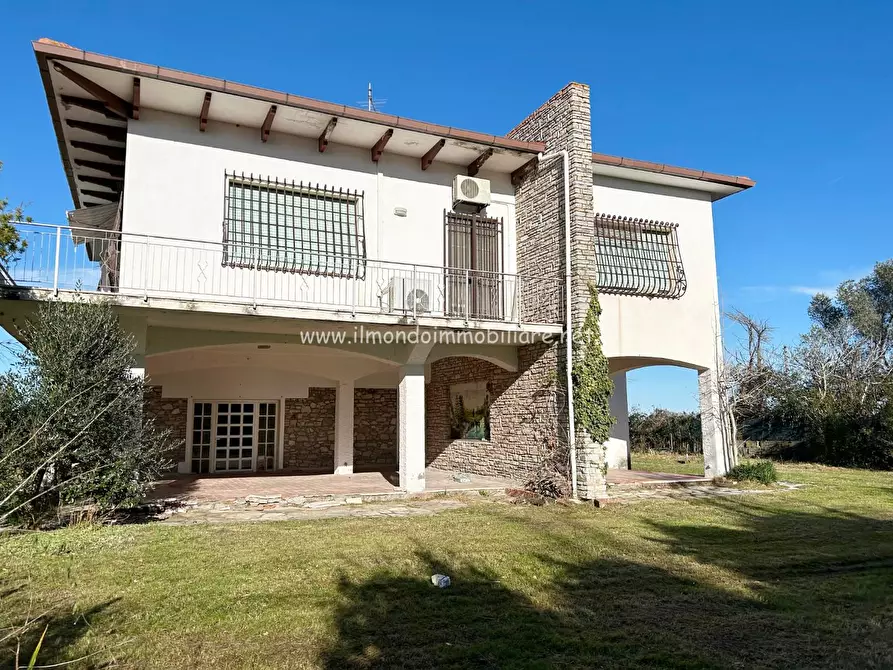 Immagine 1 di Villa in vendita  a Rosignano Marittimo