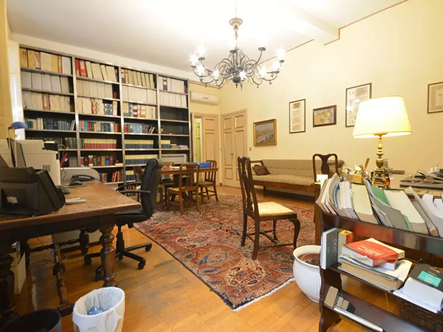 Immagine 2 di Appartamento in vendita  a Lucca