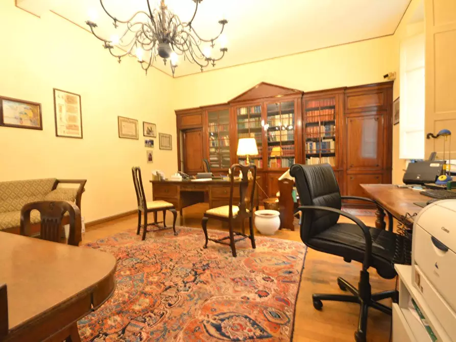 Immagine 4 di Appartamento in vendita  a Lucca