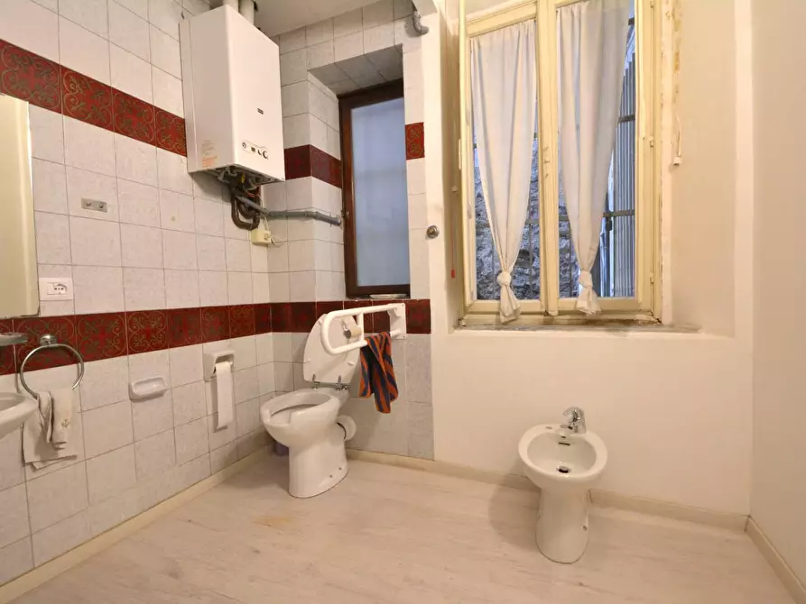 Immagine 14 di Appartamento in vendita  a Lucca