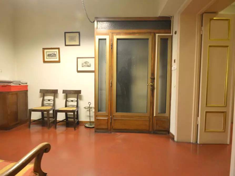 Immagine 11 di Appartamento in vendita  a Lucca