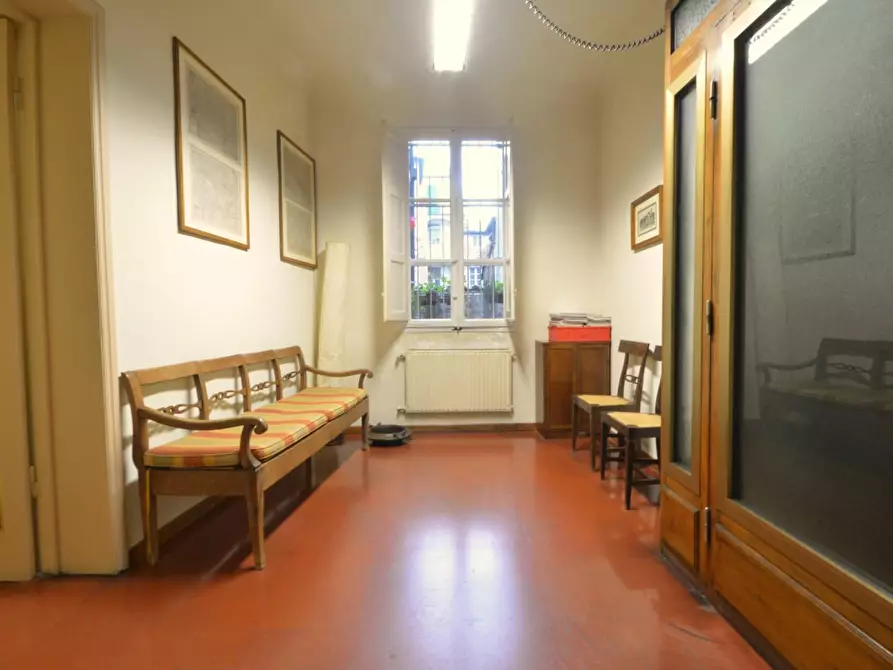 Immagine 10 di Appartamento in vendita  a Lucca