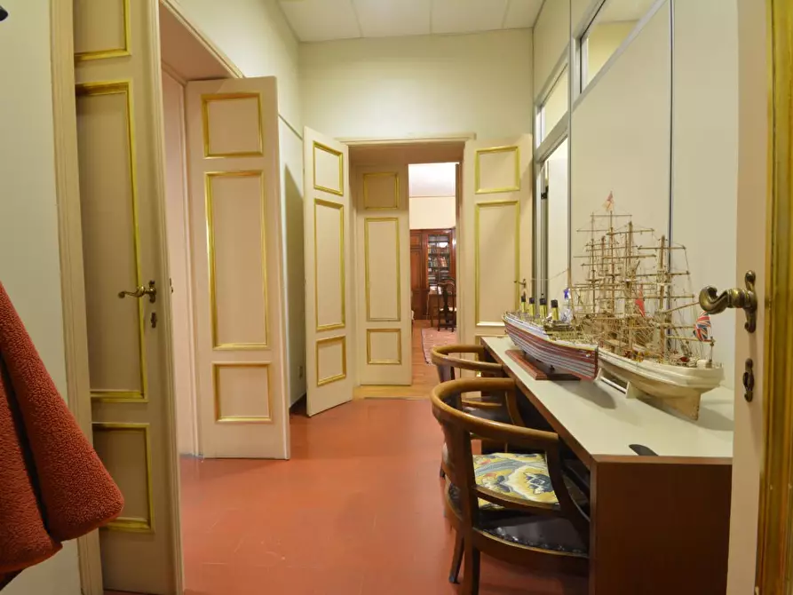 Immagine 8 di Appartamento in vendita  a Lucca