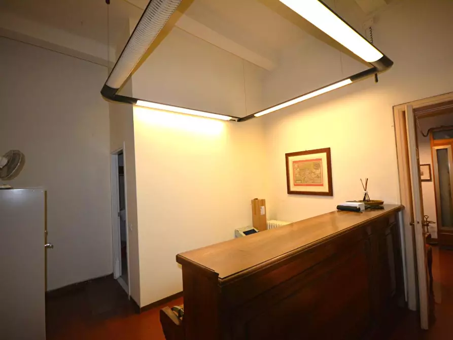 Immagine 12 di Appartamento in vendita  a Lucca