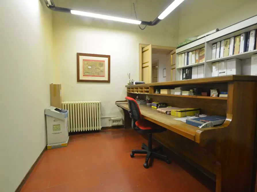 Immagine 13 di Appartamento in vendita  a Lucca