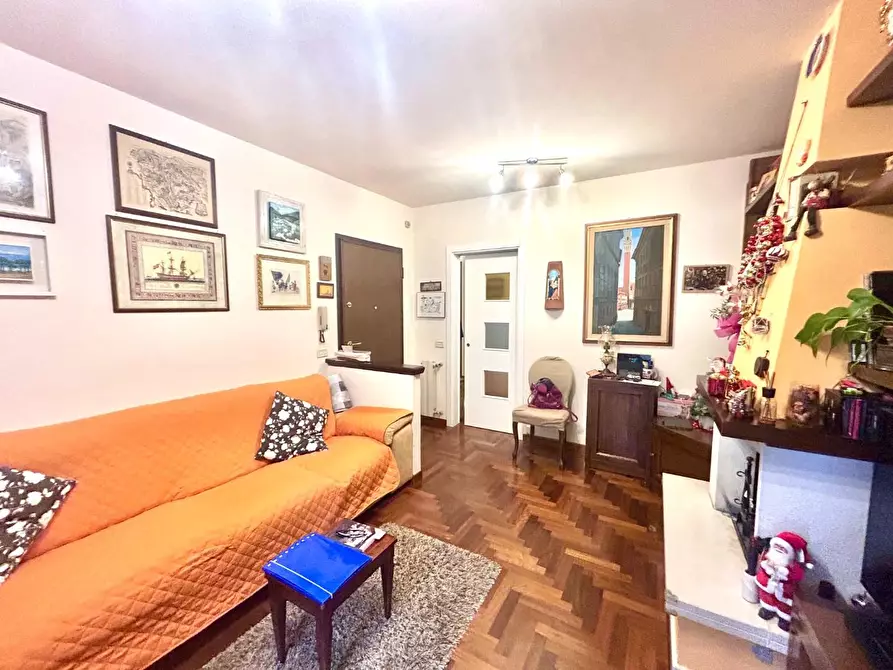Immagine 2 di Appartamento in vendita  a Siena