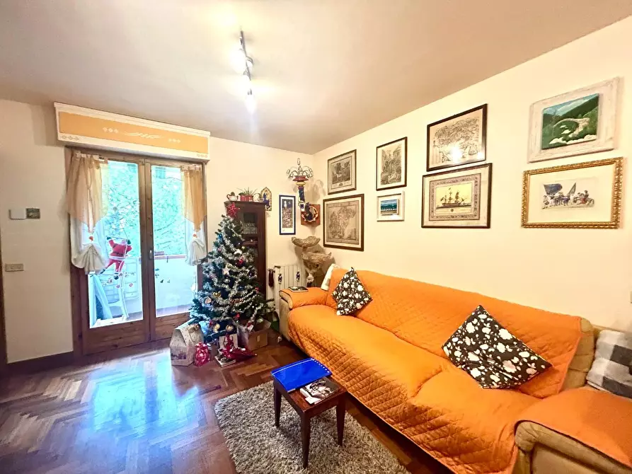 Immagine 4 di Appartamento in vendita  a Siena