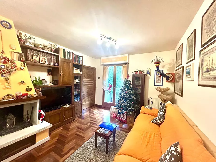 Immagine 3 di Appartamento in vendita  a Siena