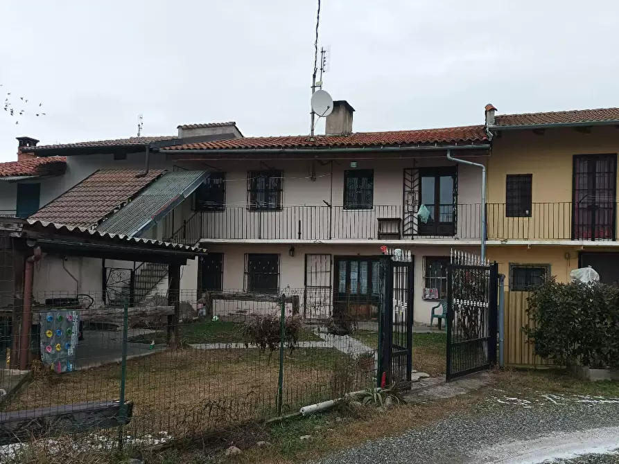 Immagine 1 di Casa semindipendente in vendita  a Cavour