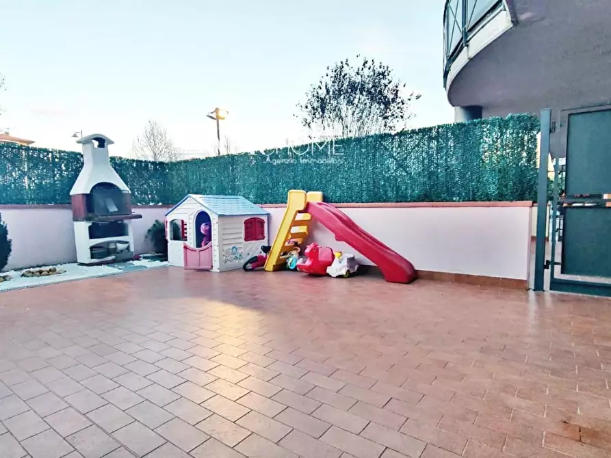 Immagine 14 di Appartamento in vendita  a Campi Bisenzio