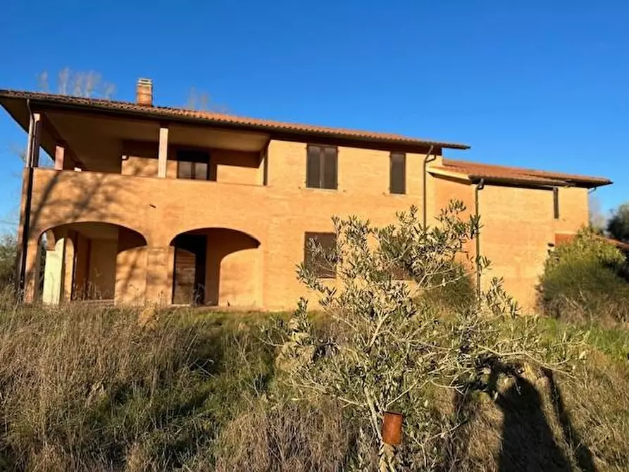 Immagine 1 di Casa indipendente in vendita  a Siena