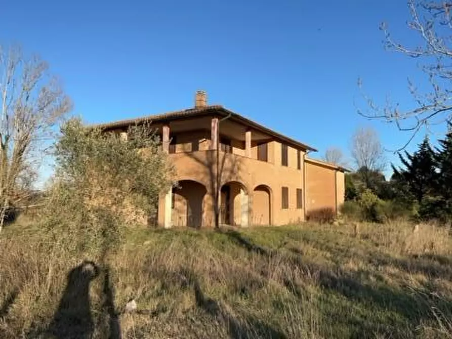 Immagine 2 di Casa indipendente in vendita  a Siena