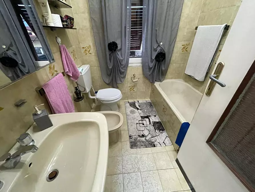 Immagine 18 di Porzione di casa in vendita  a Massa