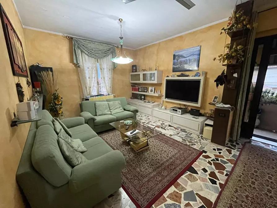 Immagine 13 di Porzione di casa in vendita  a Massa