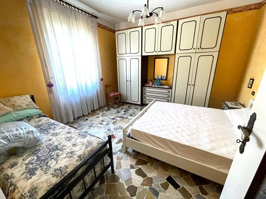 Immagine 10 di Porzione di casa in vendita  a Massa