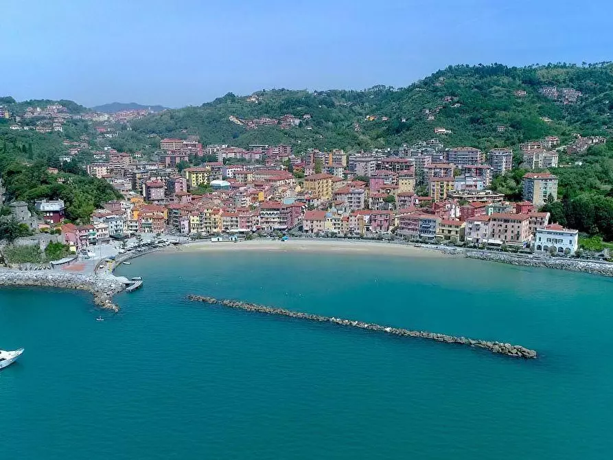 Immagine 2 di Appartamento in vendita  a Lerici