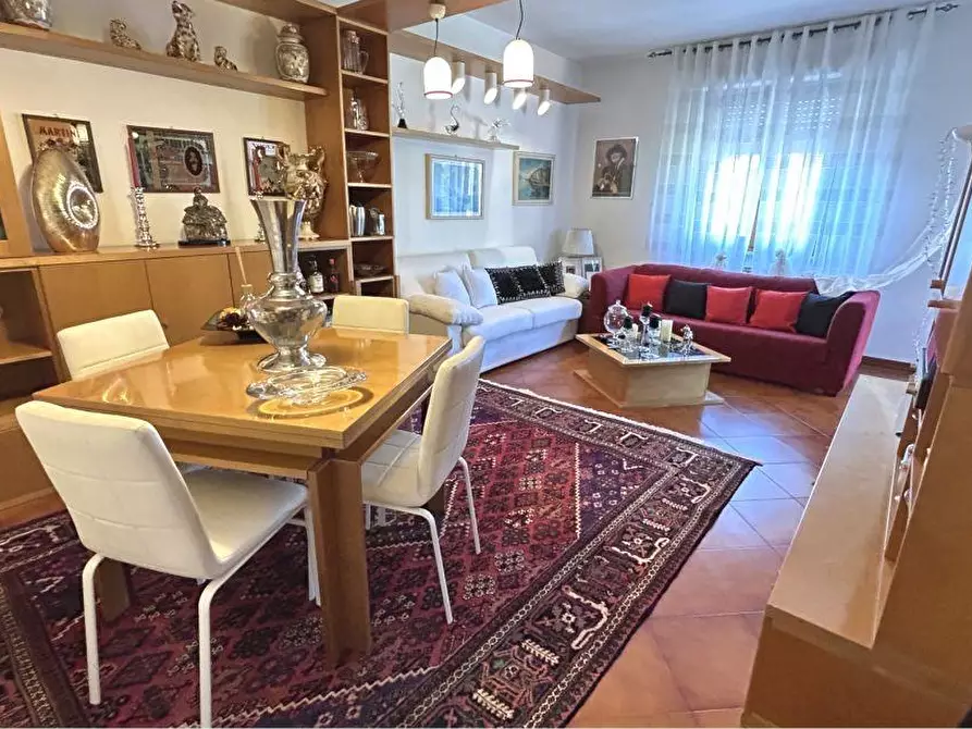 Immagine 3 di Appartamento in vendita  a Lerici