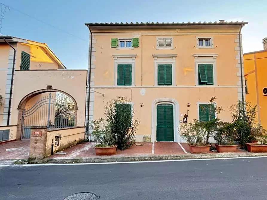 Immagine 1 di Villa in vendita  a San Giuliano Terme