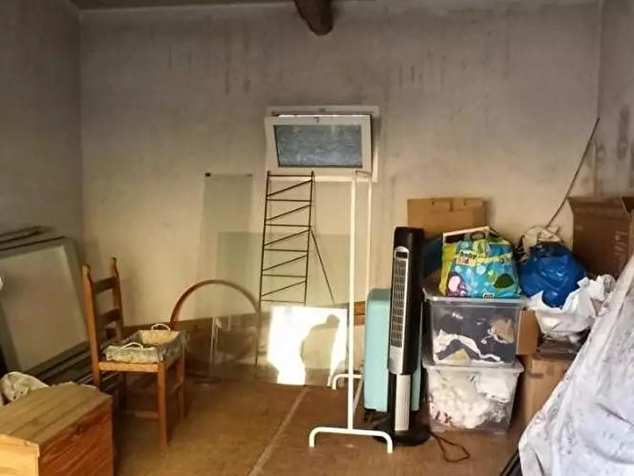 Immagine 5 di Garage in affitto  a Capannori