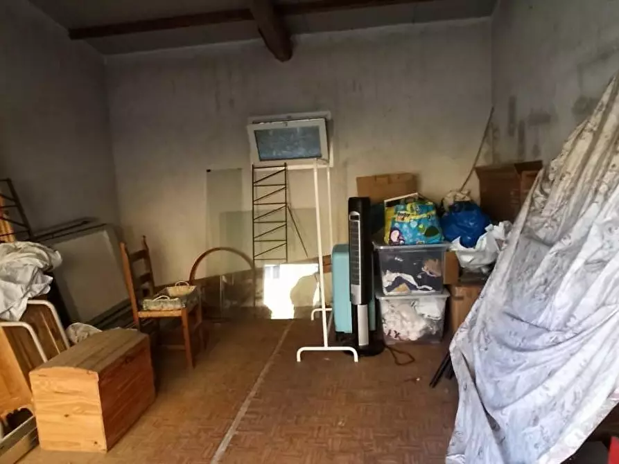 Immagine 4 di Garage in affitto  a Capannori